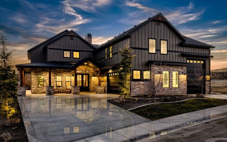 Luxury equestrian estate in Eagle, Idaho with mountain backdrop